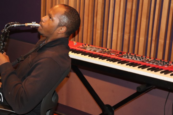 Recording piano for emotional RnB beat