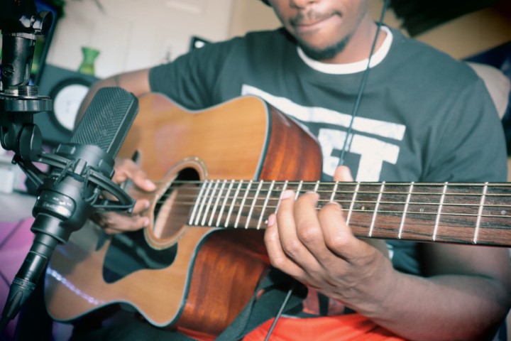 Recording guitar for soul beat